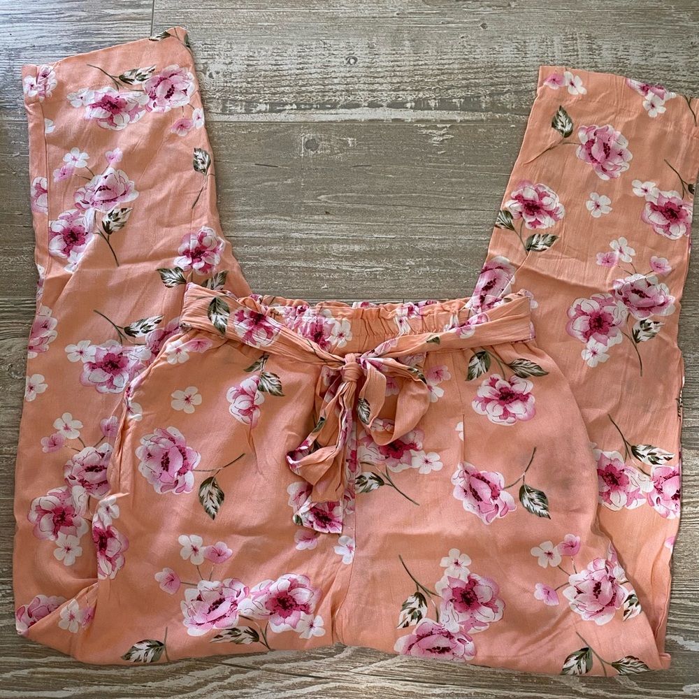 NWOT Fashion Nova bottoms
